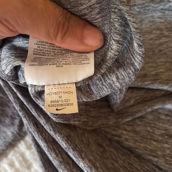 Gently Loved Women’s Gray Quarter-Zip Long Sleeve Top by NIKE Running - Picture 6 of 9